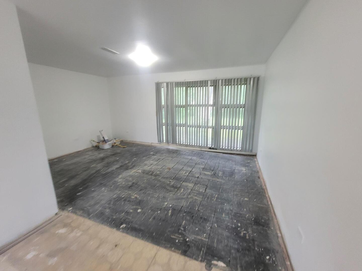 16523 Spaulding Avenue Markham, IL 60428 - Photo 10 of 15 a view of an empty room with a window