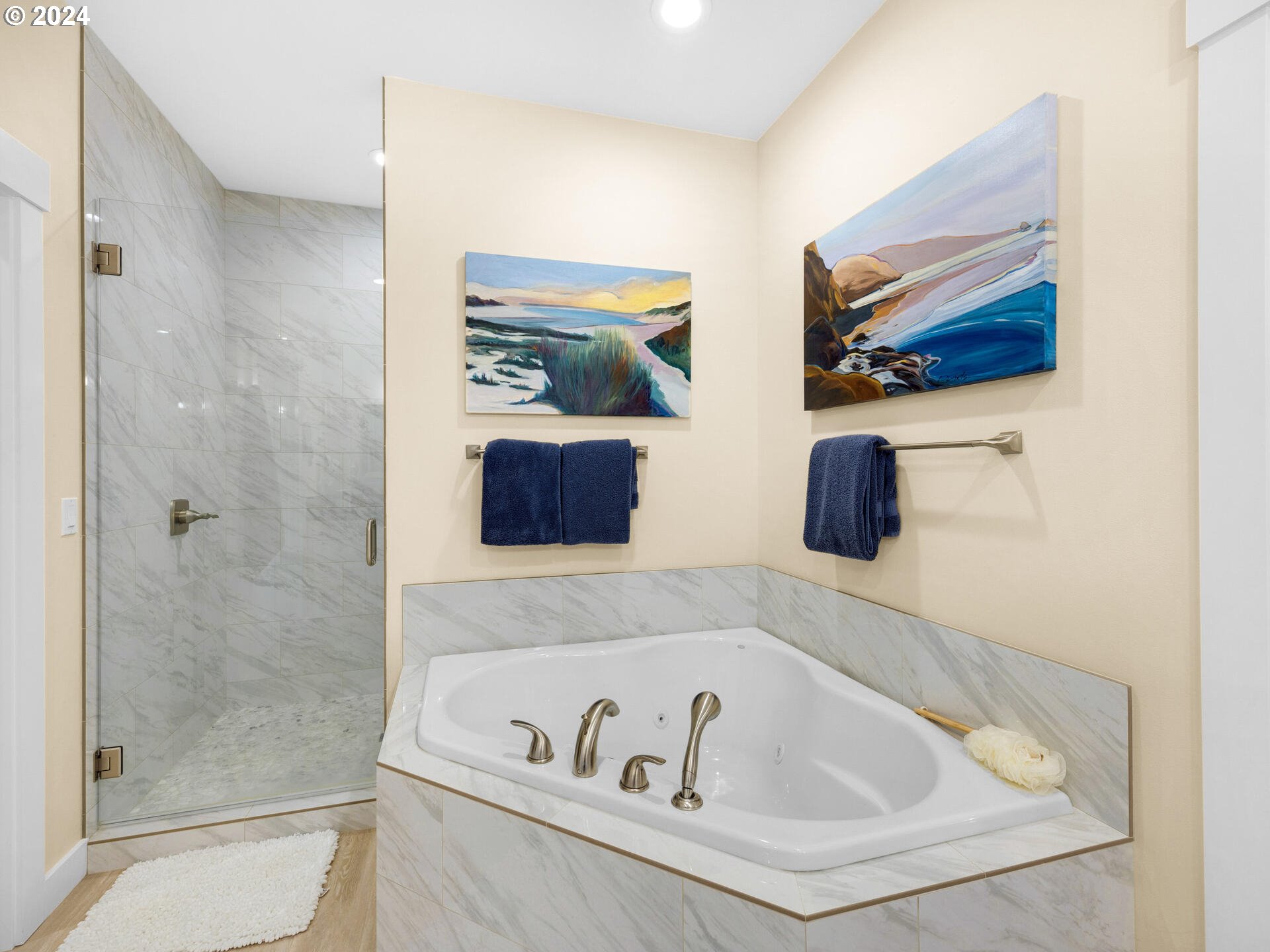 81160 Polo Ridge Road Warrenton, OR 97146 - Photo 17 of 48 Owner's Suite Bathroom