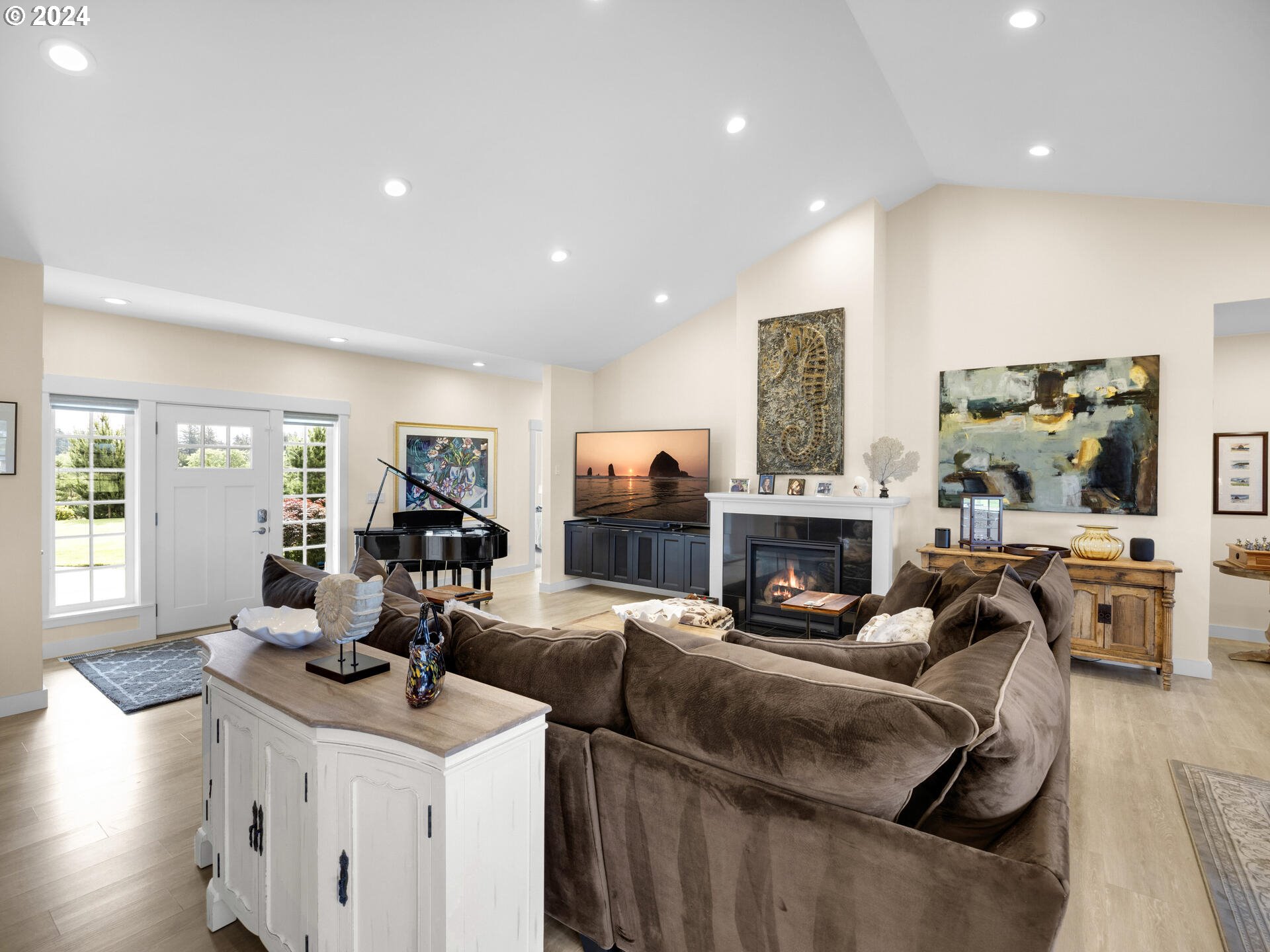 81160 Polo Ridge Road Warrenton, OR 97146 - Photo 7 of 48 Living Room