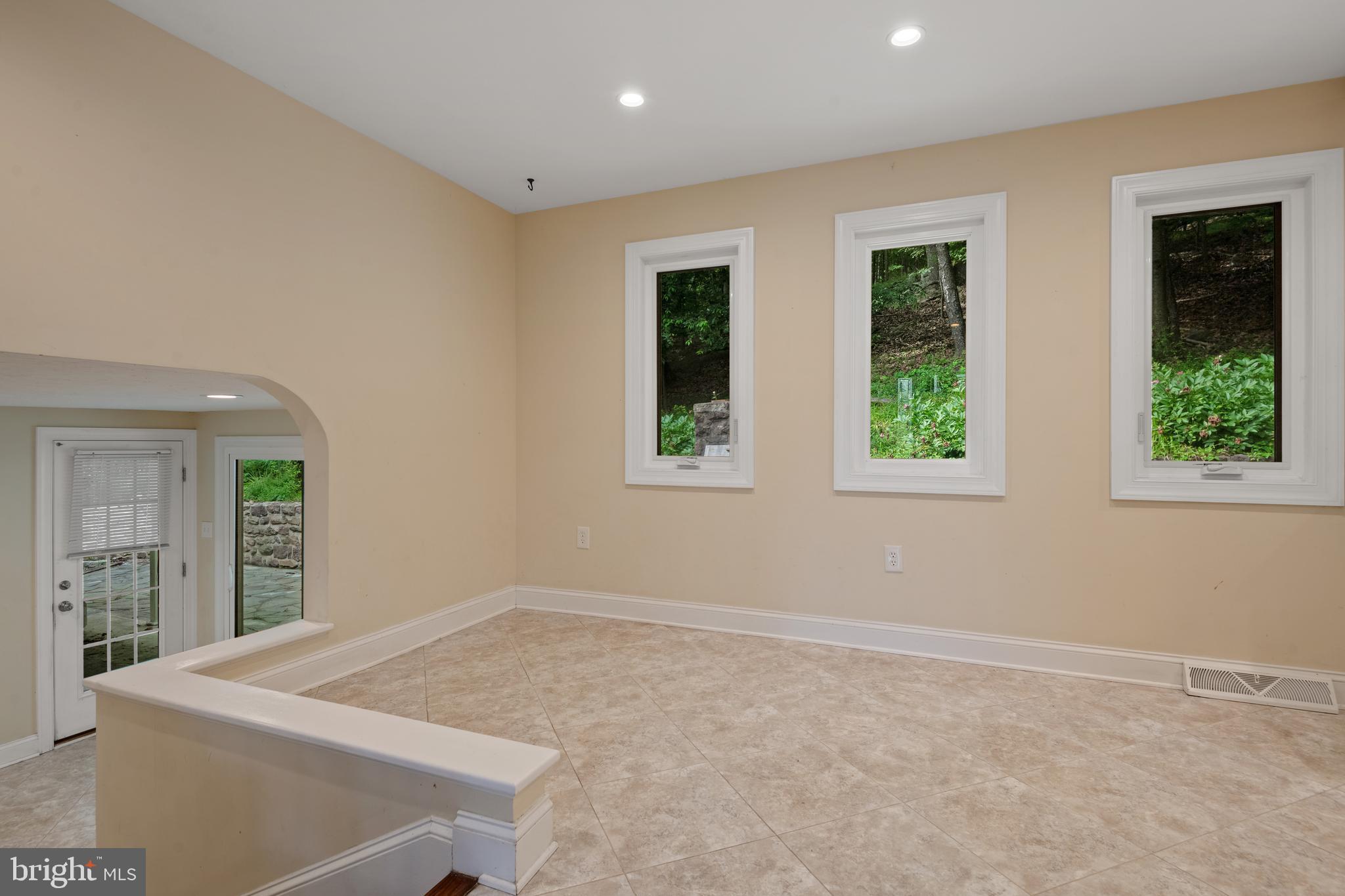 3373 Barwood Road York, PA 17406 - Photo 15 of 48 Gallery Image 15