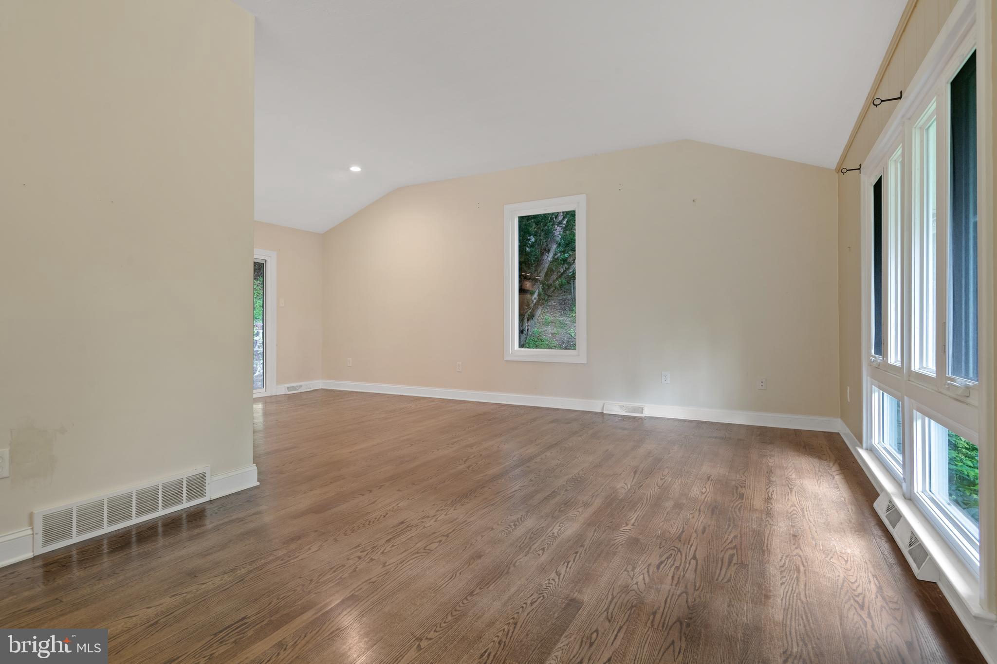 3373 Barwood Road York, PA 17406 - Photo 8 of 48 Gallery Image 8
