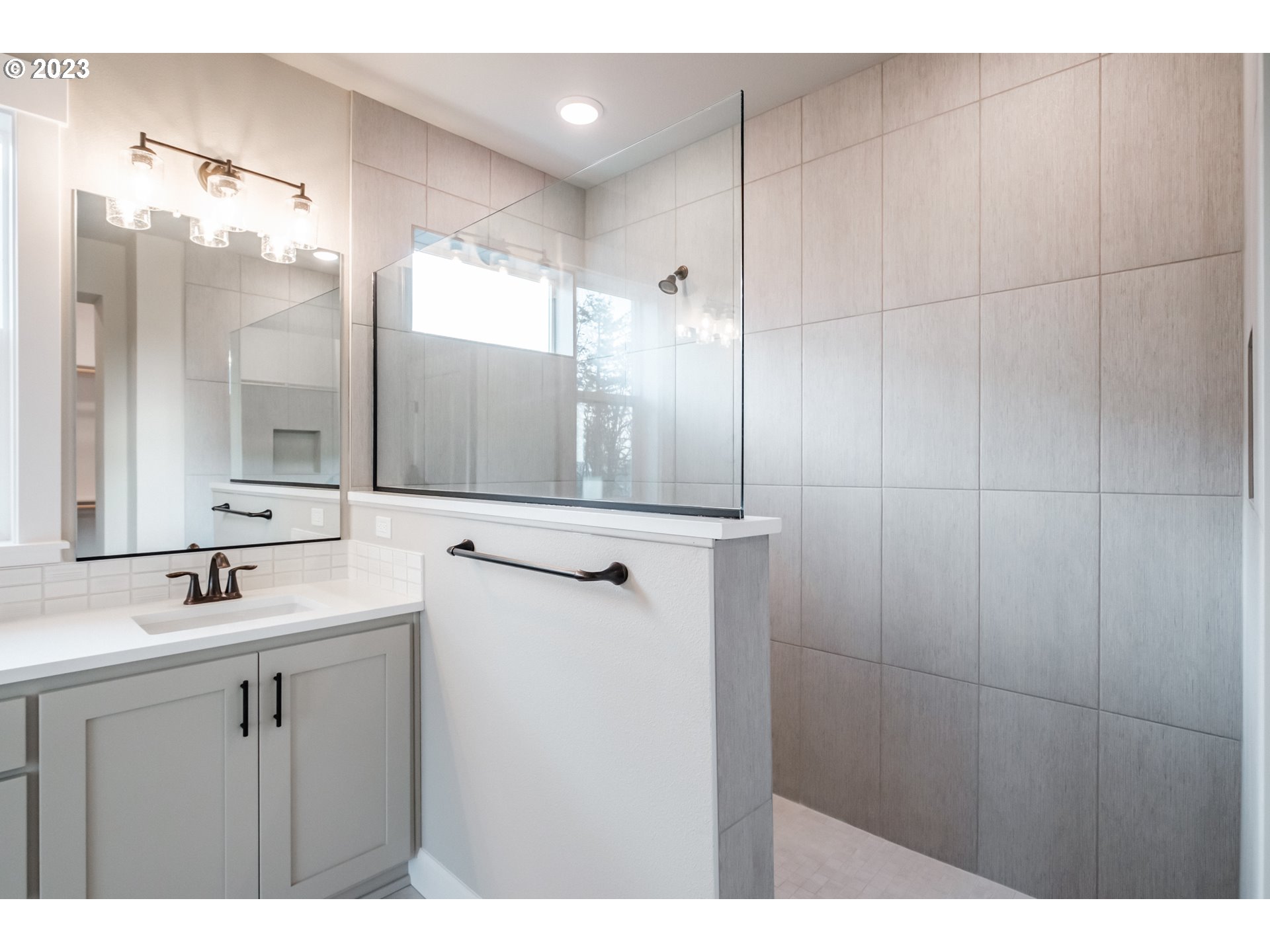 12362 Southwest Strobel Road Beaverton, OR 97007 - Photo 17 of 24 Gallery Image 17