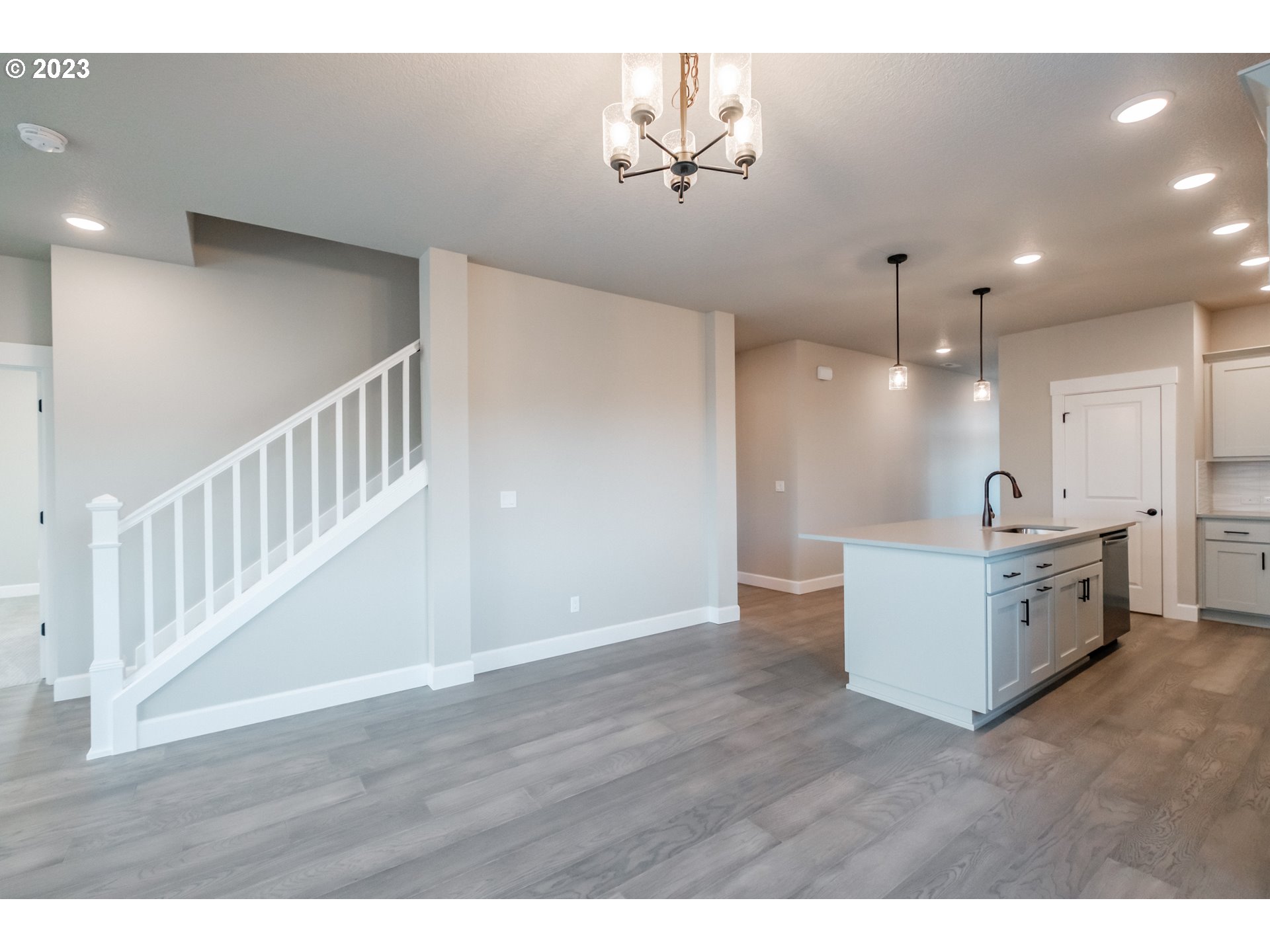 12362 Southwest Strobel Road Beaverton, OR 97007 - Photo 9 of 24 Gallery Image 9