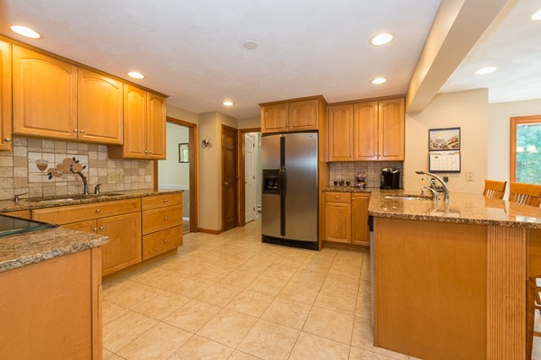 73 Lockwood Lane Boxford, MA 01921 - Photo 5 of 30 Gallery Image 5