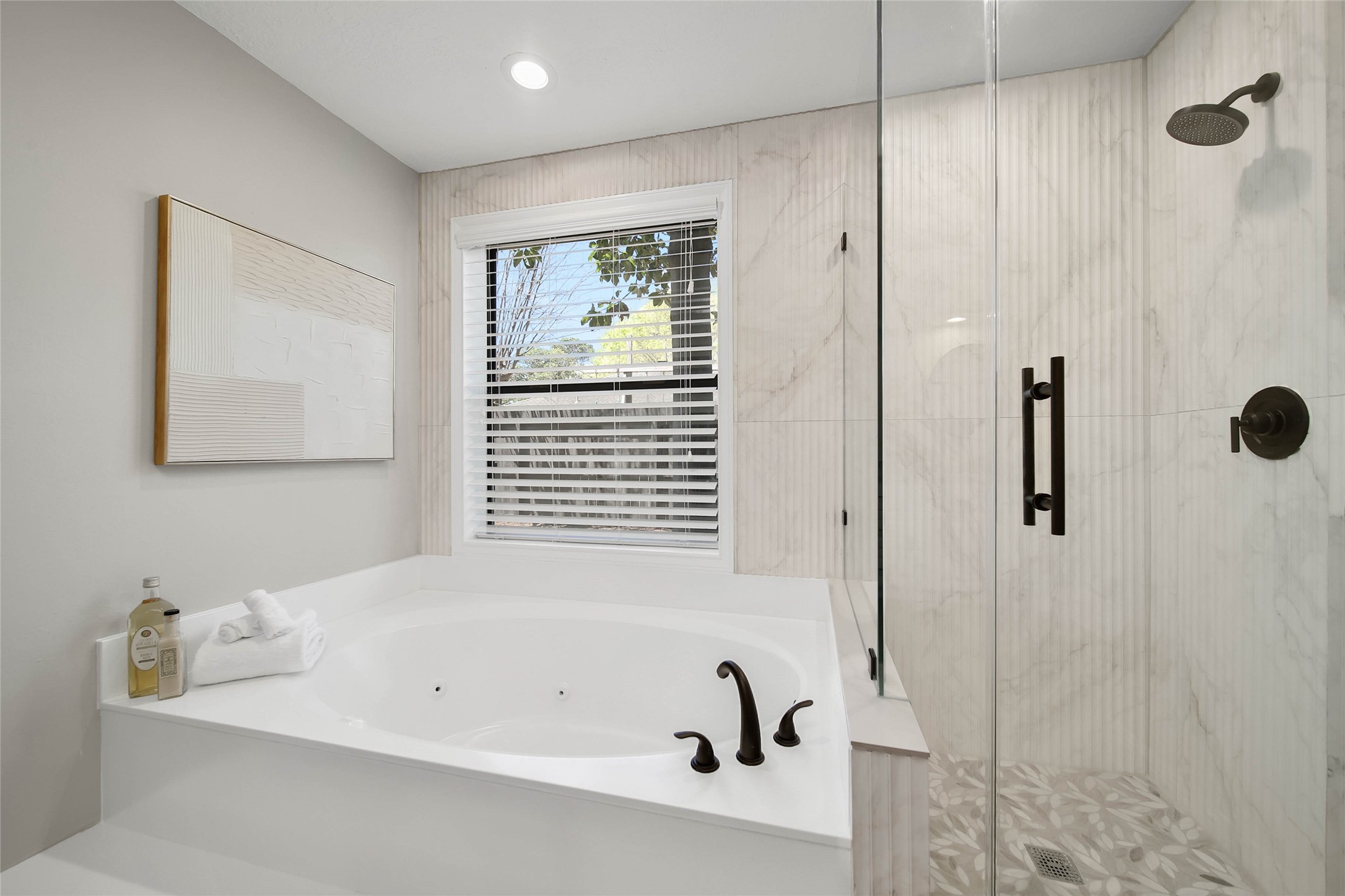 14520 Diamondhead North Conroe, TX 77356 - Photo 25 of 50 Jet tub and shower in master bathroom.