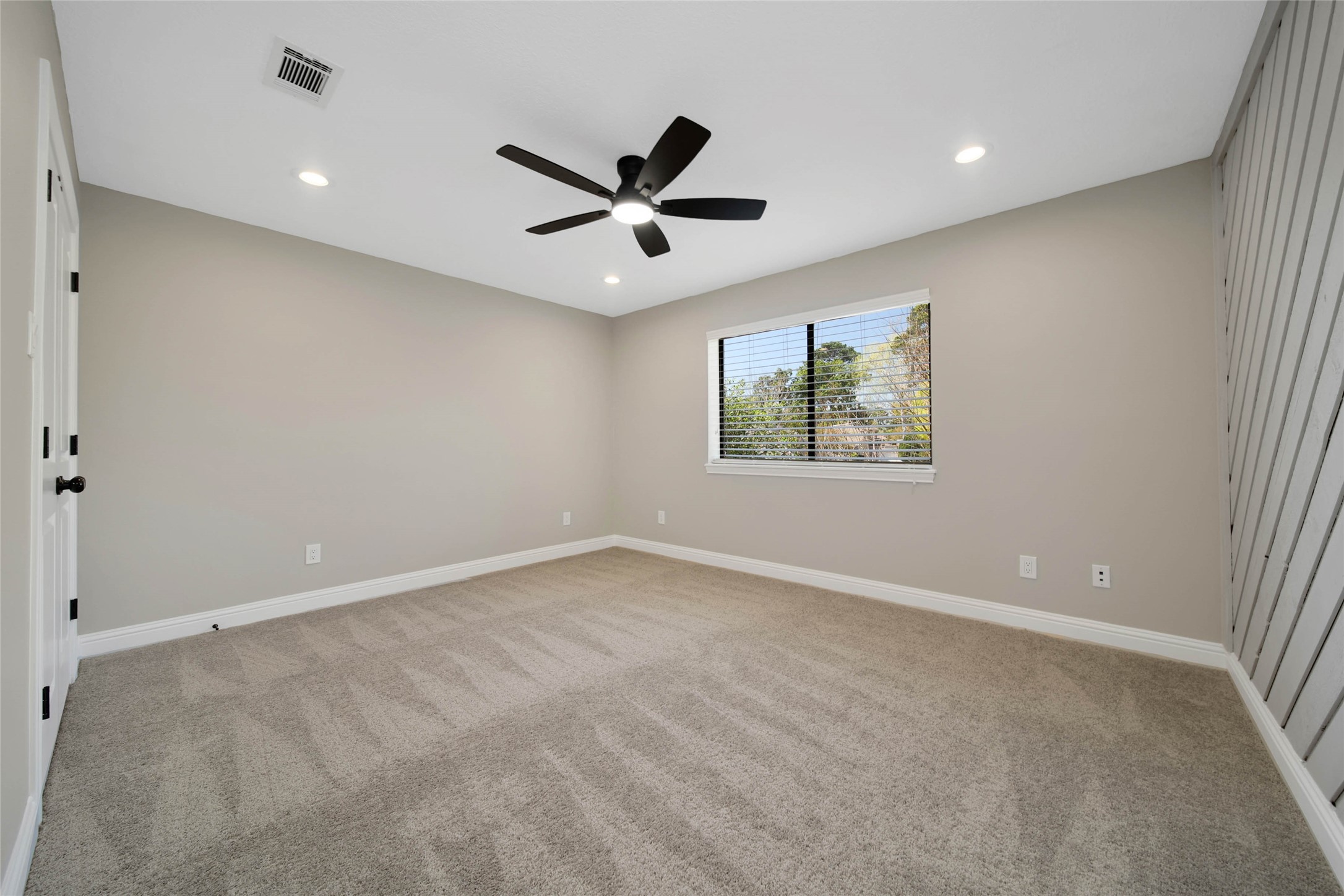 14520 Diamondhead North Conroe, TX 77356 - Photo 29 of 50 Upstairs bedroom 1.