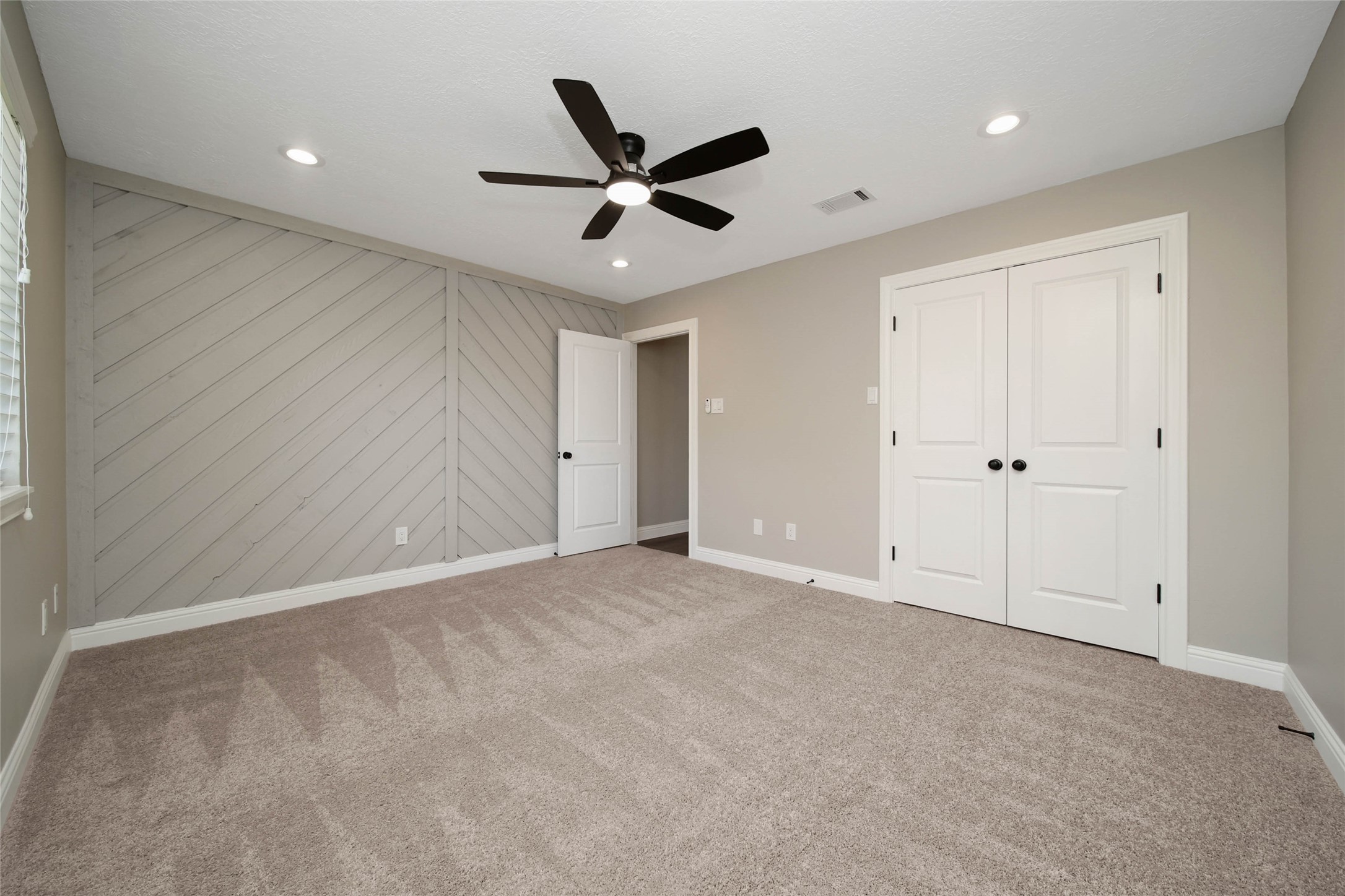 14520 Diamondhead North Conroe, TX 77356 - Photo 30 of 50 Upstairs bedroom 1.