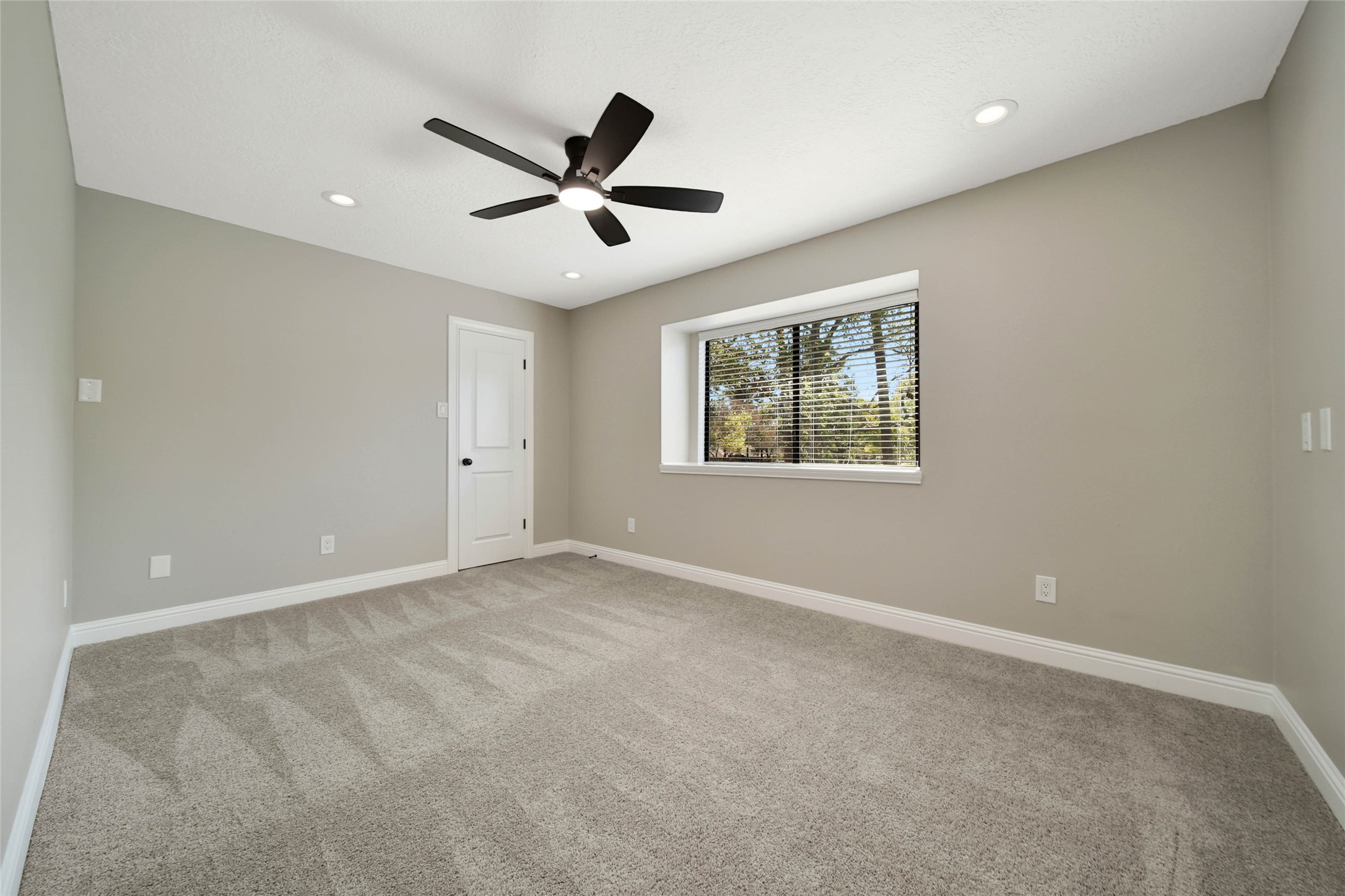 14520 Diamondhead North Conroe, TX 77356 - Photo 31 of 50 Upstairs bedroom 2.