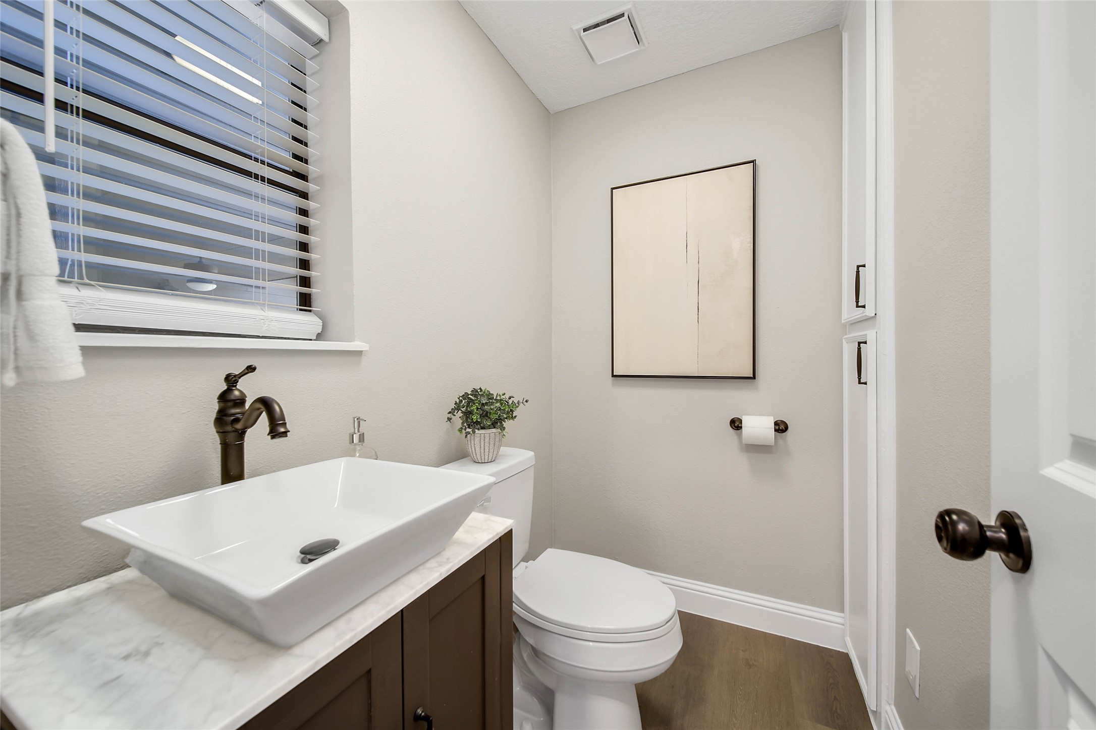 14520 Diamondhead North Conroe, TX 77356 - Photo 34 of 50 Downstairs half bath.