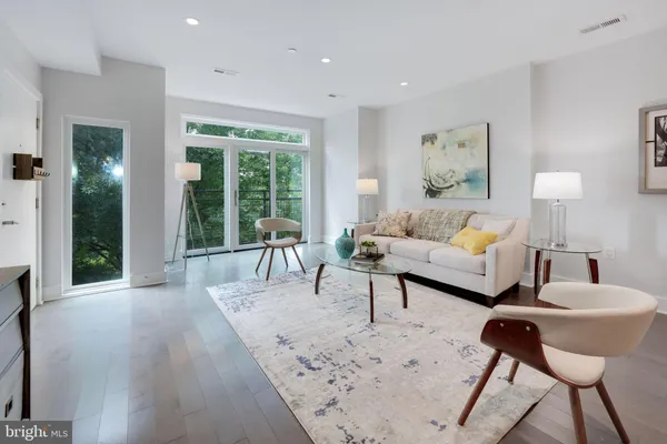 $3,400 | 3821 14th Street Northwest, Unit 6, Washington, DC 20011