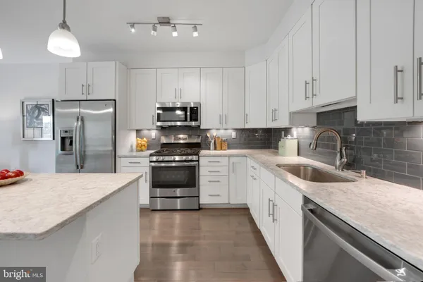 $3,400 | 3821 14th Street Northwest, Unit 6, Washington, DC 20011