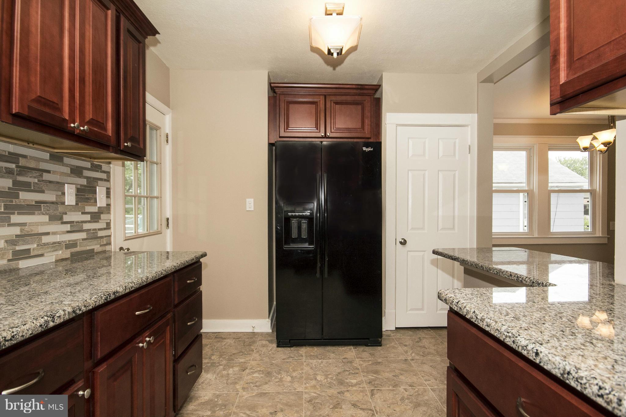 2812 Garnet Road Baltimore, MD 21234 - Photo 4 of 13 plenty of counter space!