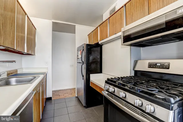 $140,000 | 4000 North Charles Street, Unit 905, Baltimore, MD 21218