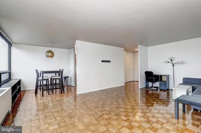 $140,000 | 4000 North Charles Street, Unit 905, Baltimore, MD 21218