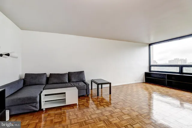 $140,000 | 4000 North Charles Street, Unit 905, Baltimore, MD 21218