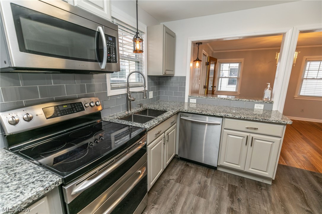 4113 Stilmore Road Cleveland, OH 44121 - Photo 12 of 35