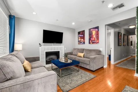 $580,000 | 964 1st Avenue North, Nashville, TN 37201