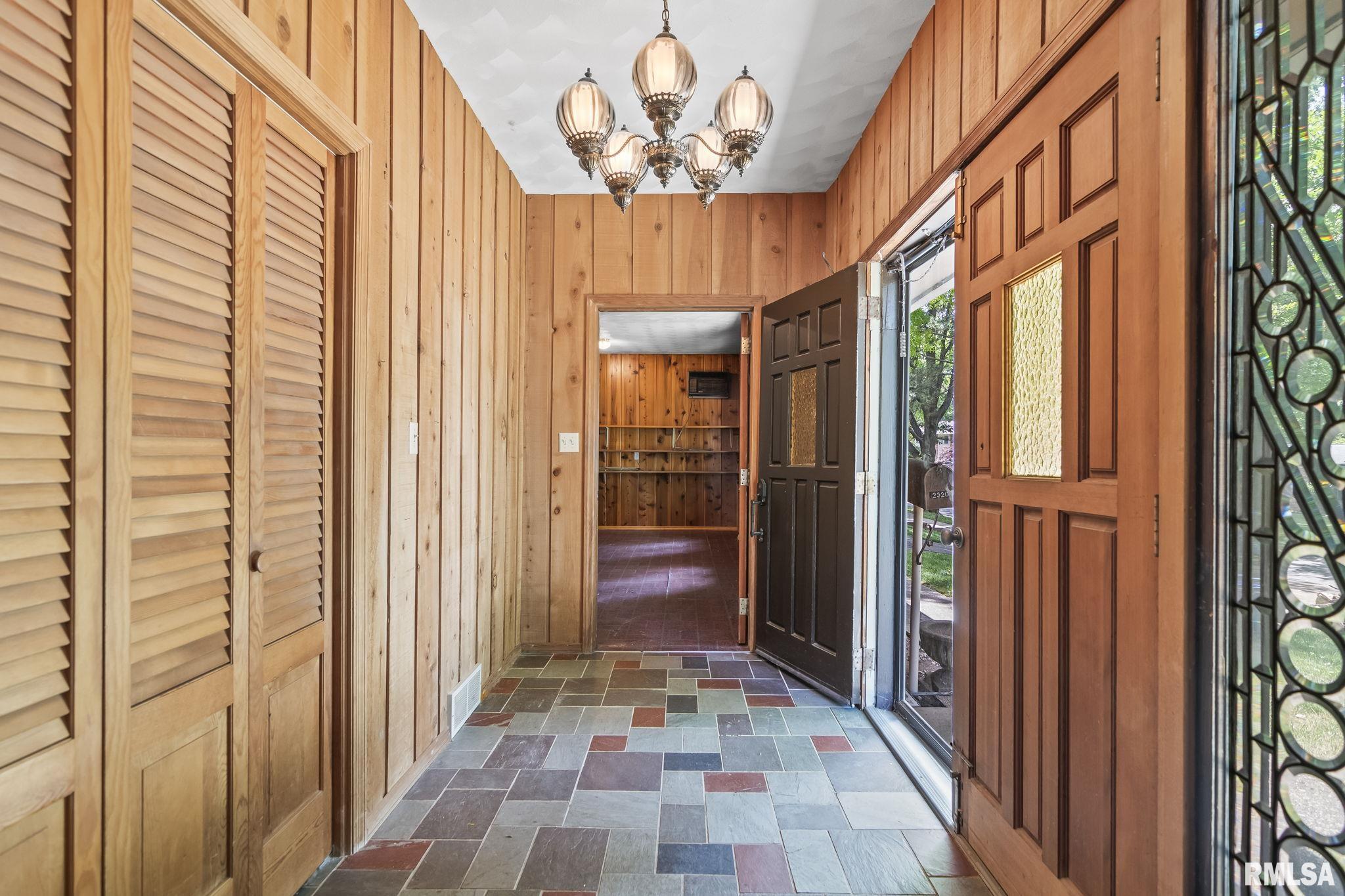 2320 South Park Avenue Springfield, IL 62704 - Photo 4 of 47