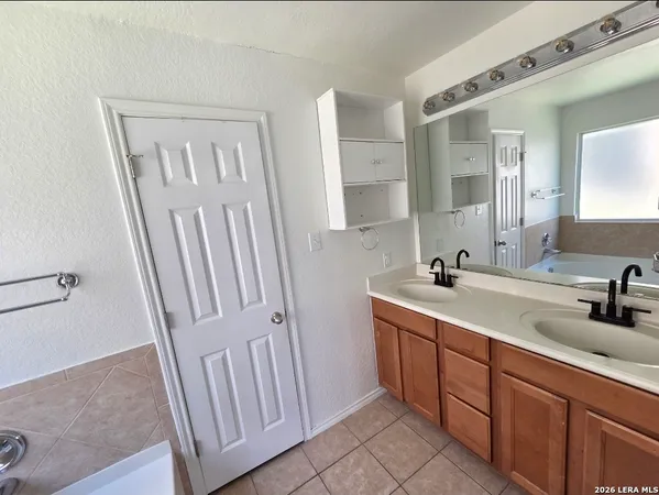 $1,995 | 7530 Elegante Way, San Antonio, TX 78266
