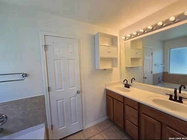 $1,995 | 7530 Elegante Way, San Antonio, TX 78266