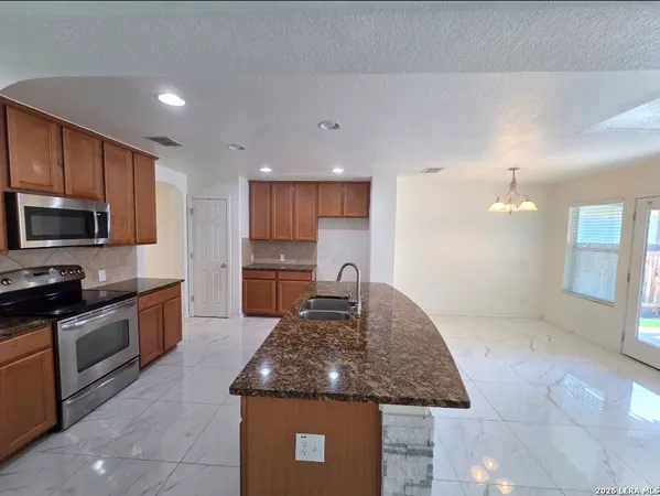 $1,995 | 7530 Elegante Way, San Antonio, TX 78266