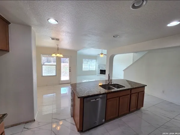 $1,995 | 7530 Elegante Way, San Antonio, TX 78266