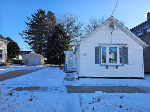 $119,900 | 1219 South 21st Street, Manitowoc, WI 54220