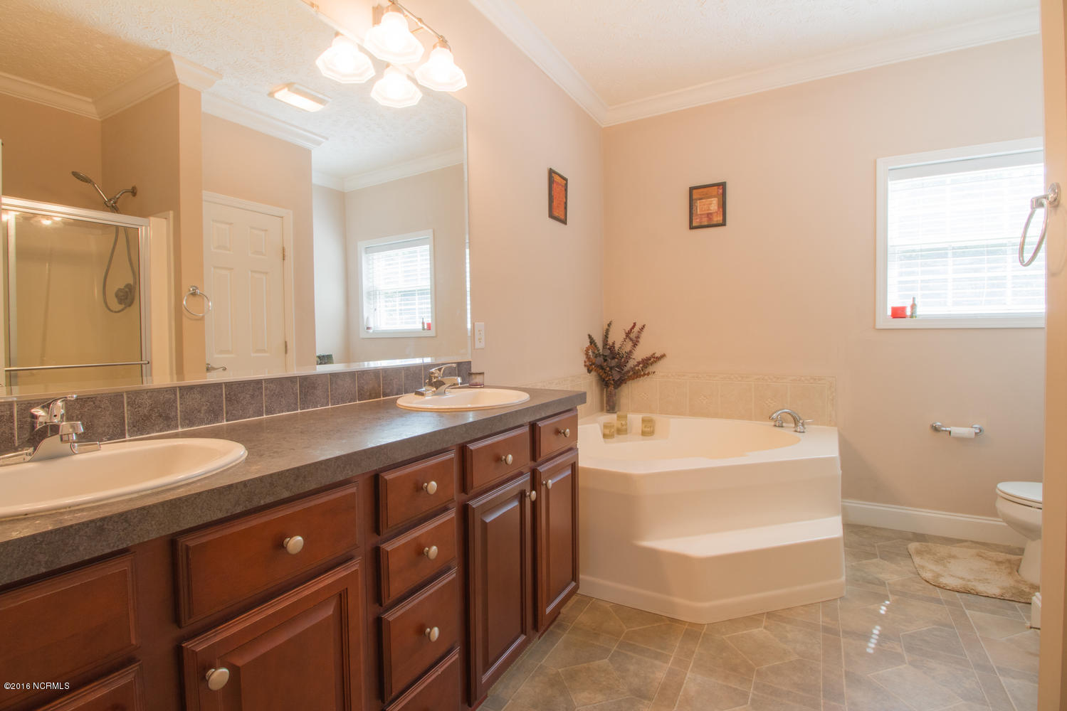 724 Ridgecrest Lane Rocky Point, NC 28457 - Photo 13 of 21 724 Ridgecrest Ln-large-013-13-Master Ba