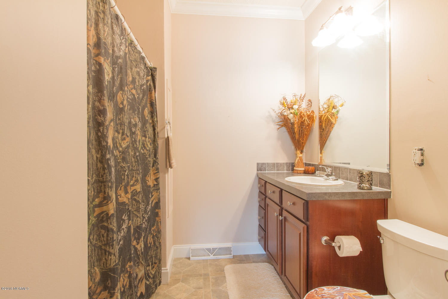 724 Ridgecrest Lane Rocky Point, NC 28457 - Photo 15 of 21 724 Ridgecrest Ln-large-015-17-Bathroom-