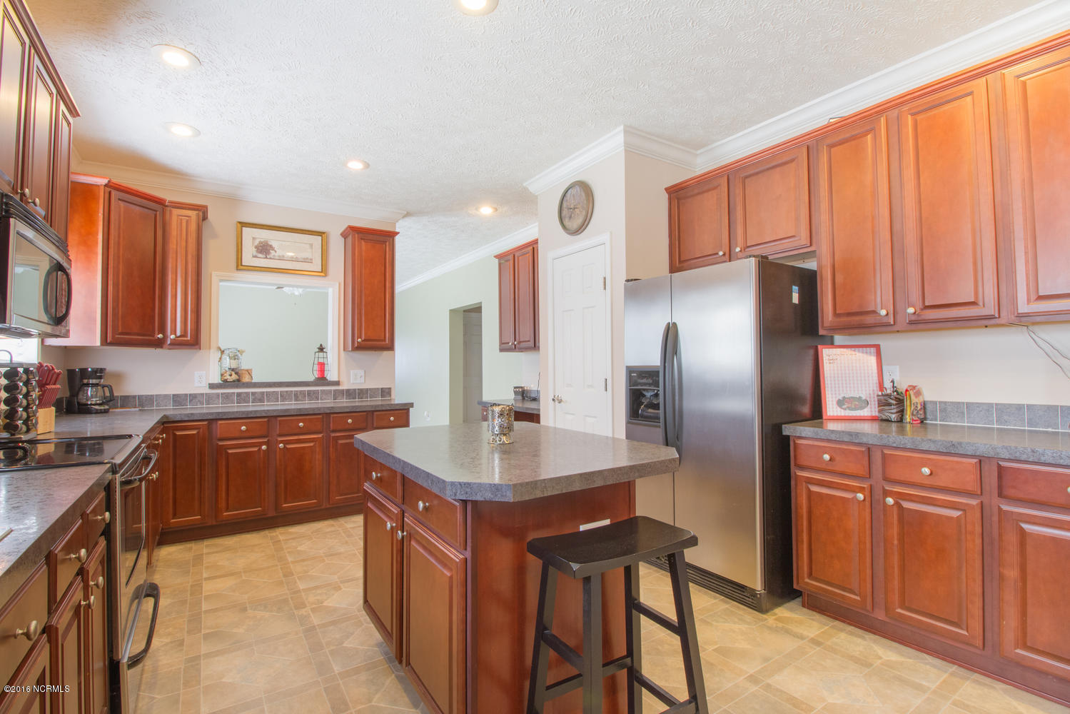 724 Ridgecrest Lane Rocky Point, NC 28457 - Photo 9 of 21 724 Ridgecrest Ln-large-009-6-Kitchen-15