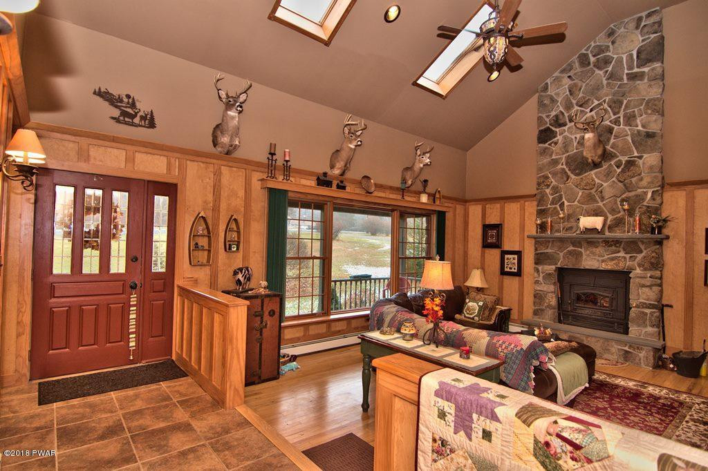422 Boneridge Road Hawley, PA 18428 - Photo 4 of 69