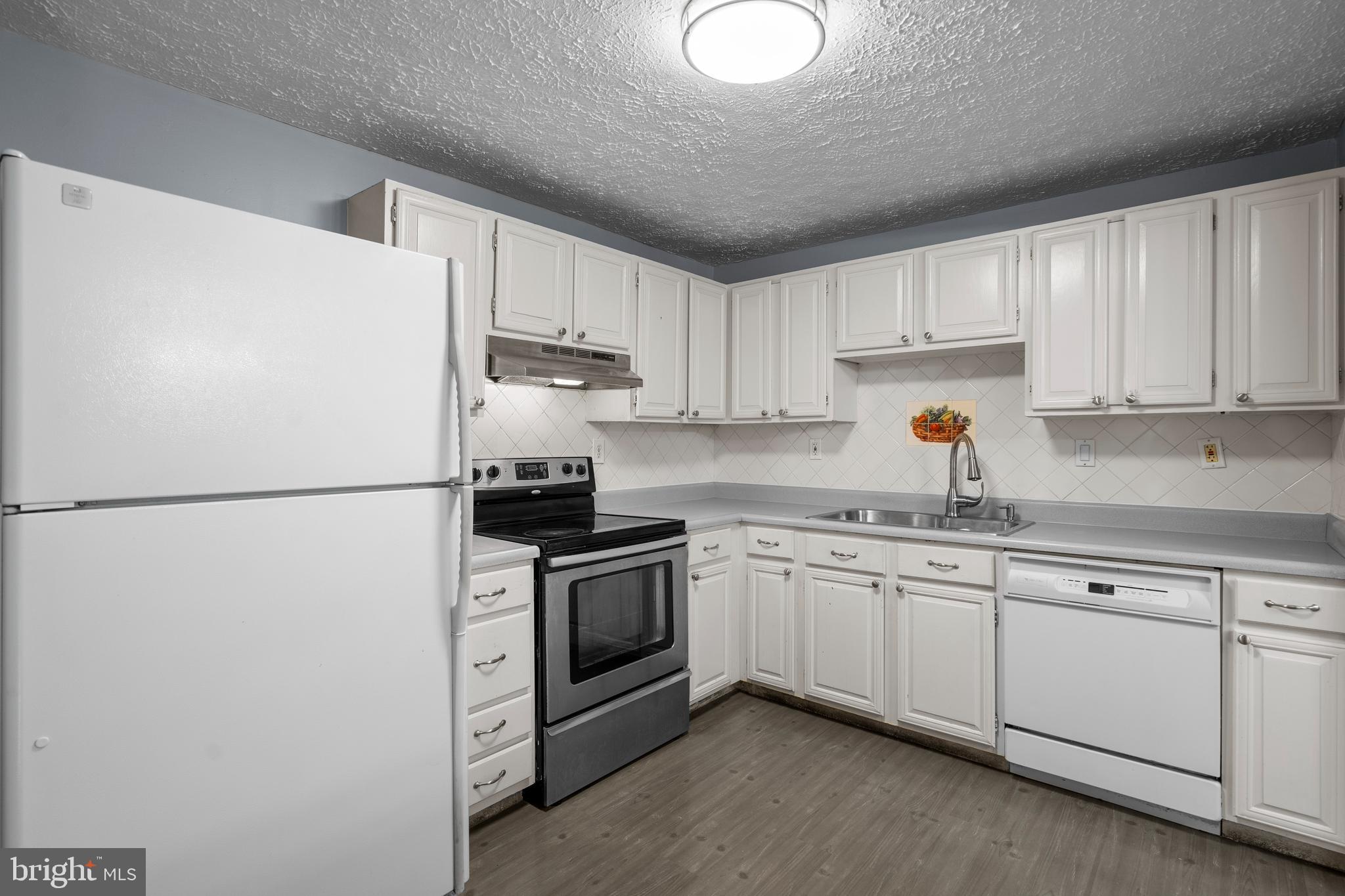 8774 Newington Commons Road Lorton, VA 22079 - Photo 6 of 13