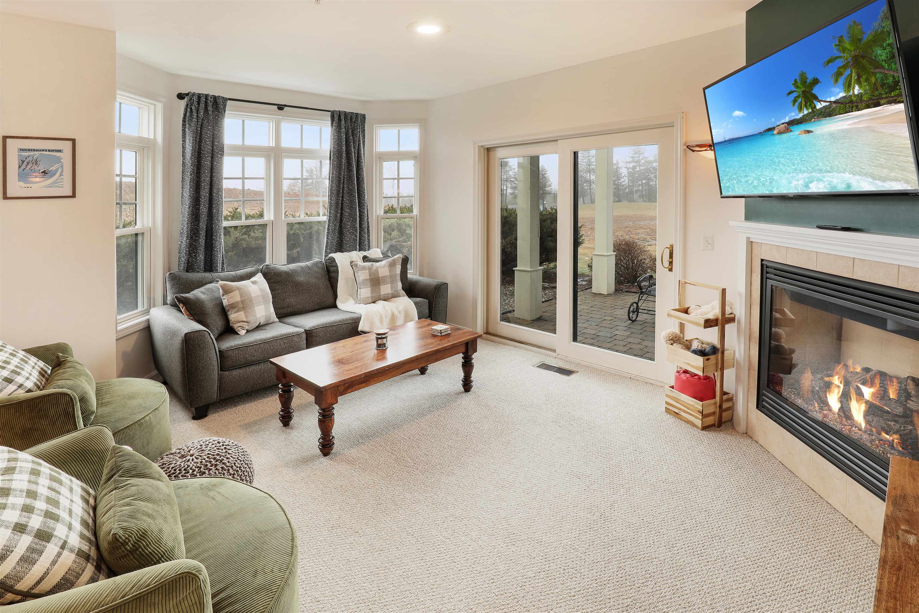 43 Lafayette Road, Unit 1 Thornton, NH 03285 - Photo 2 of 26