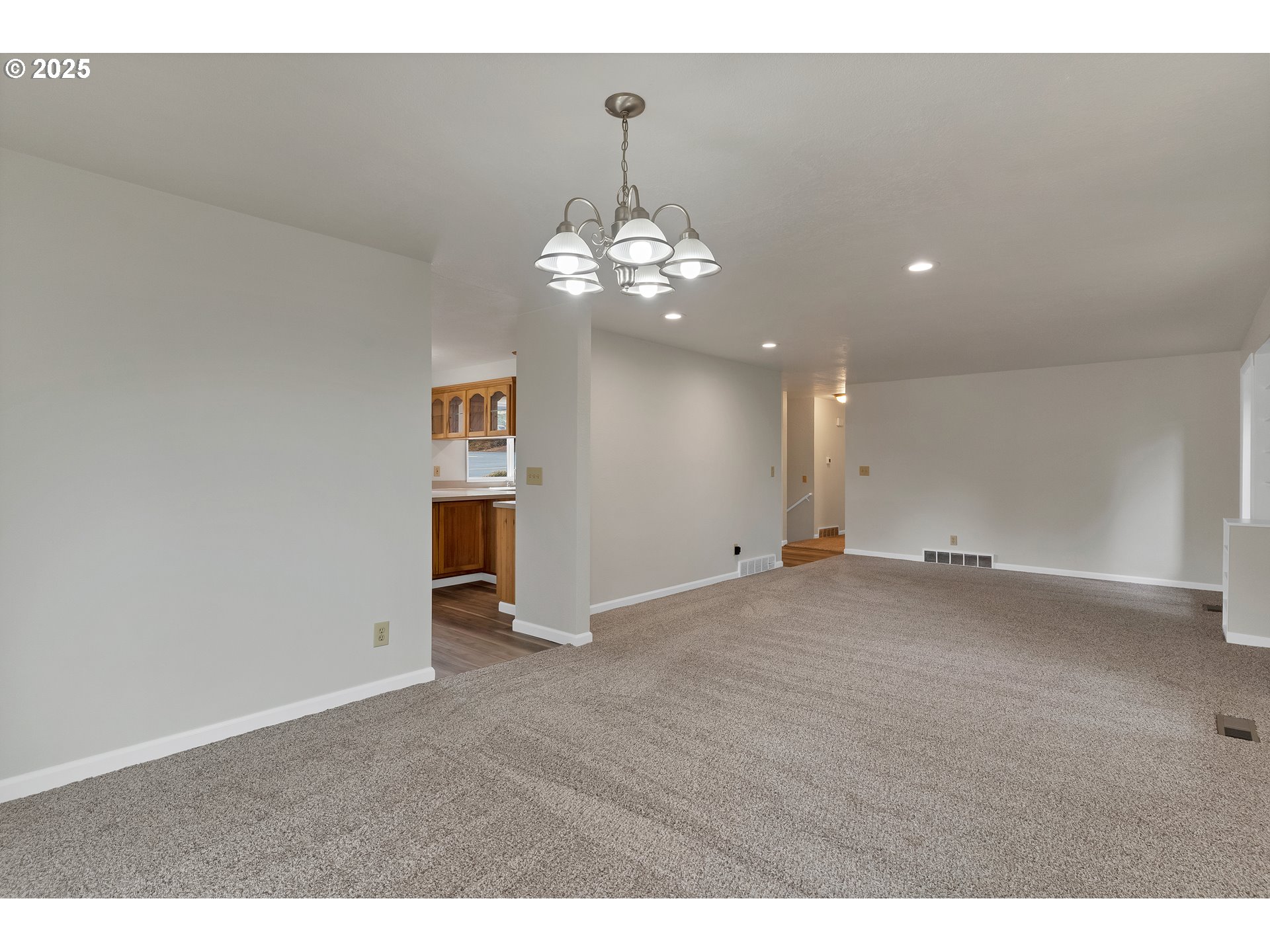 1345 Rees Hill Road Southeast Salem, OR 97306 - Photo 12 of 47