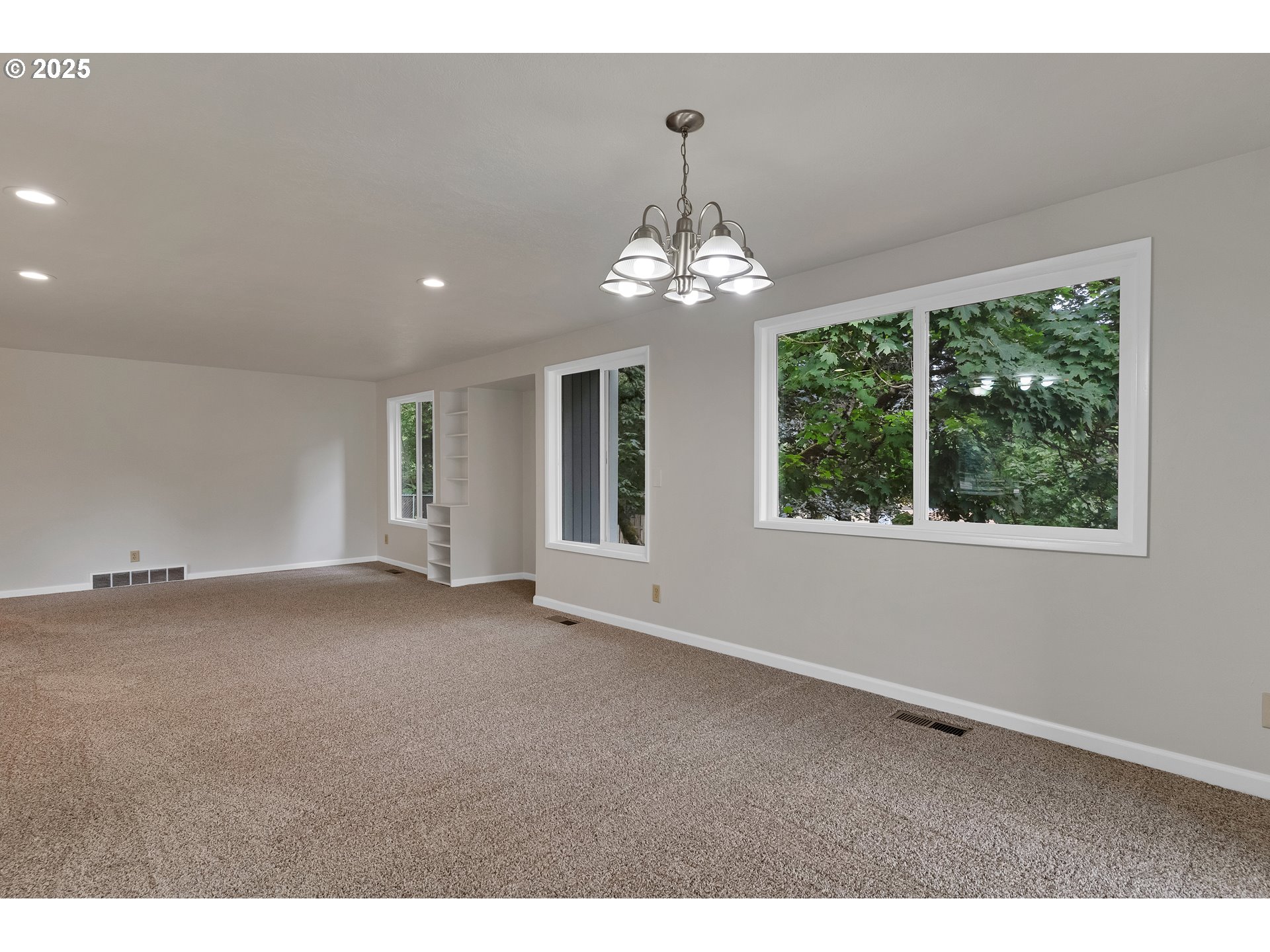 1345 Rees Hill Road Southeast Salem, OR 97306 - Photo 13 of 47