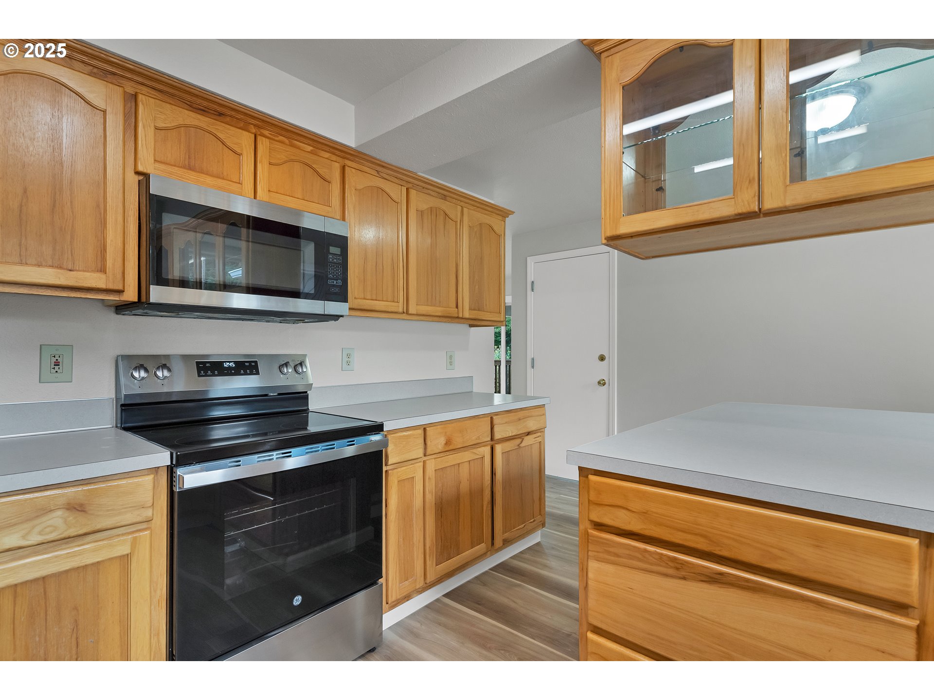 1345 Rees Hill Road Southeast Salem, OR 97306 - Photo 9 of 47