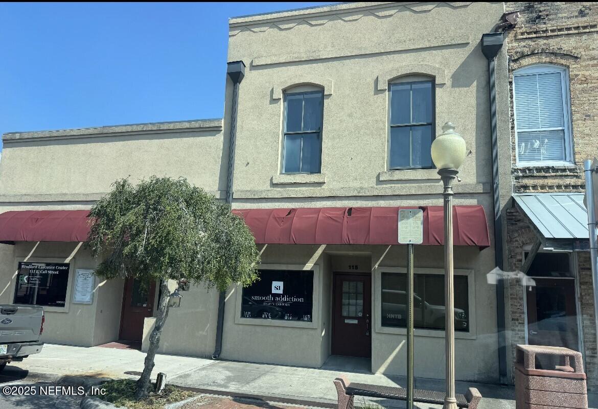 115 East Call Street Starke, FL 32091 - Photo 2 of 11 a front view of a building with garden