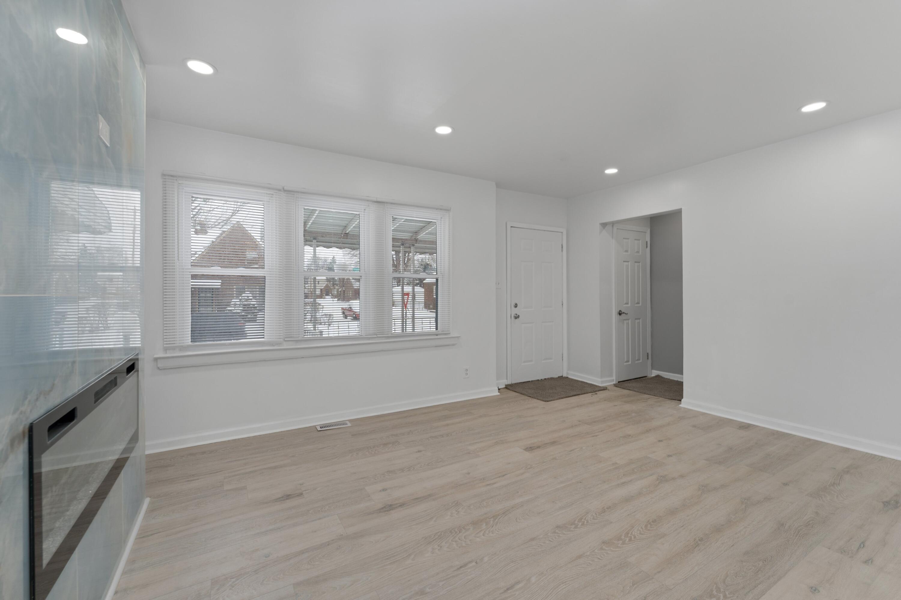 16260 Cheyenne Street Detroit, MI 48235 - Photo 2 of 27 16260 Cheyenne St 0004