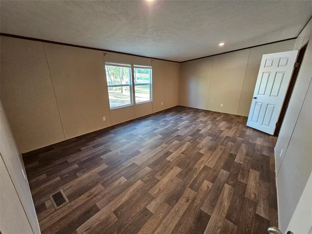a view of empty room with window
