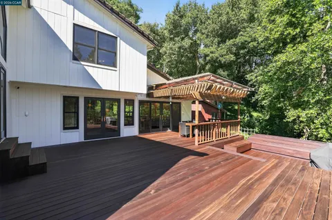 $1,699,000 | 163 El Toyonal, Orinda, CA 94563