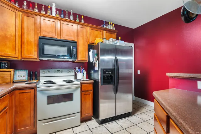 $320,000 | 2325 North Huntington Road, Marion, IN 46952