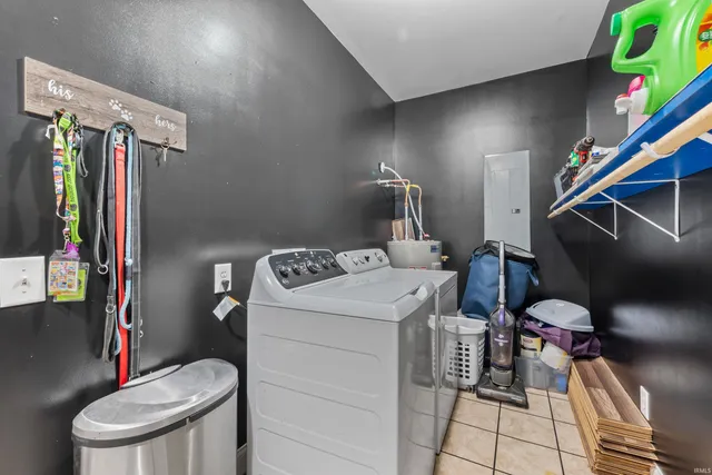 $320,000 | 2325 North Huntington Road, Marion, IN 46952