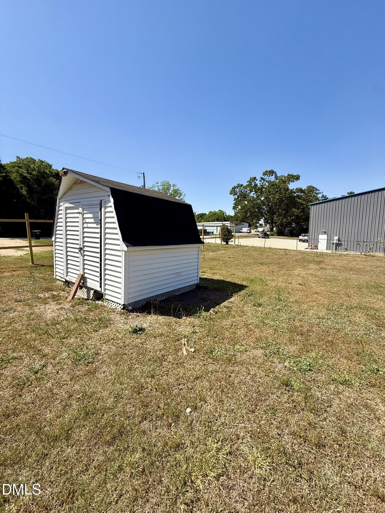 199 East Main Street Coats, NC 27521 - Photo 5 of 14