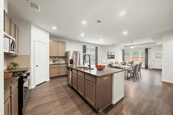 $2,000 | 2603 Hoffman Lane, Conroe, TX 77304