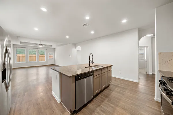 $2,000 | 2603 Hoffman Lane, Conroe, TX 77304