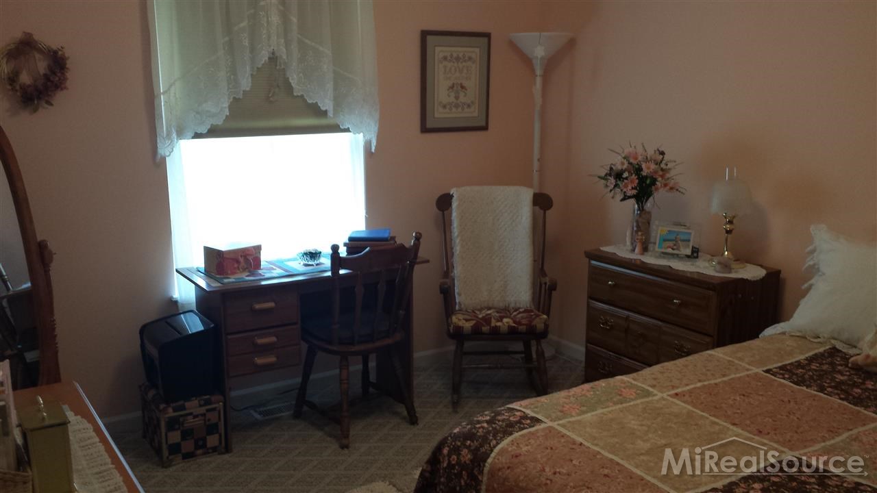 1038 Michigan Road Port Huron, MI 48060 - Photo 13 of 28 31196114-12.JPG