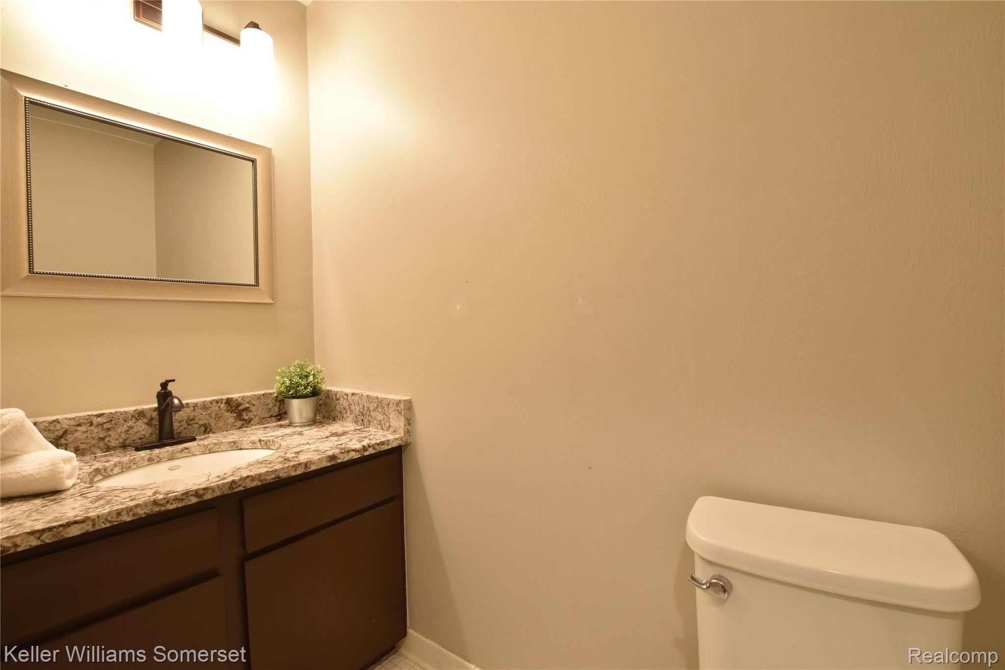 5075 Crooks Road, Unit 12 Royal Oak, MI 48073 - Photo 8 of 22 Powder room