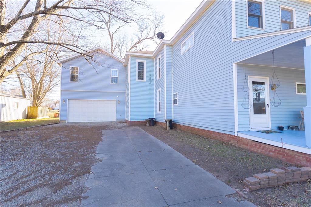 703 East 4th Street Cherryvale, KS 67335 - Photo 3 of 40