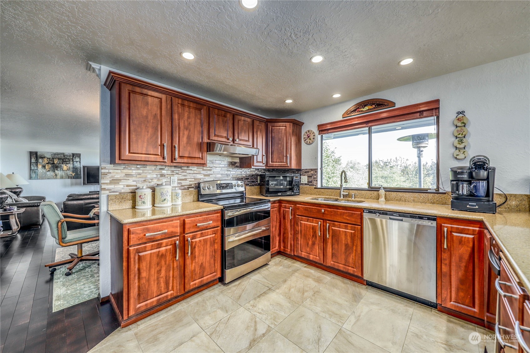 3675 Northeast Ridgeview Place Bremerton, WA 98310 - Photo 18 of 35 Gallery Image 18