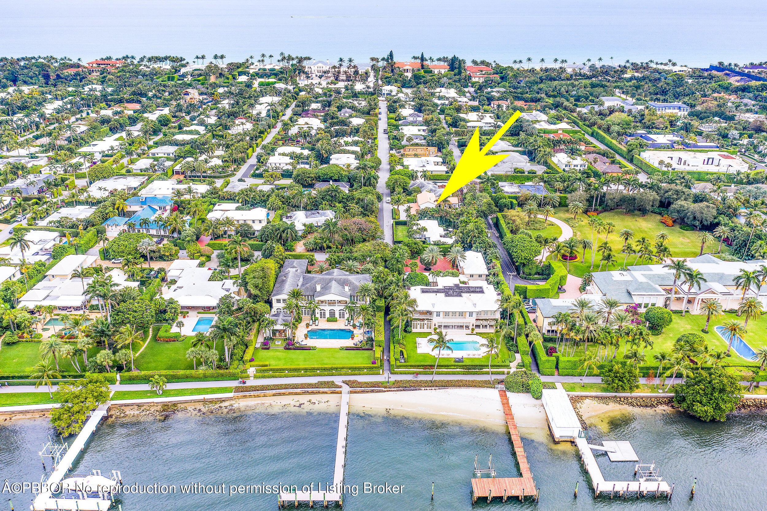 310 Plantation Road Palm Beach, FL 33480 - Photo 37 of 38 a view of a city